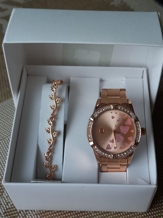 Жіночий годинник та браслет