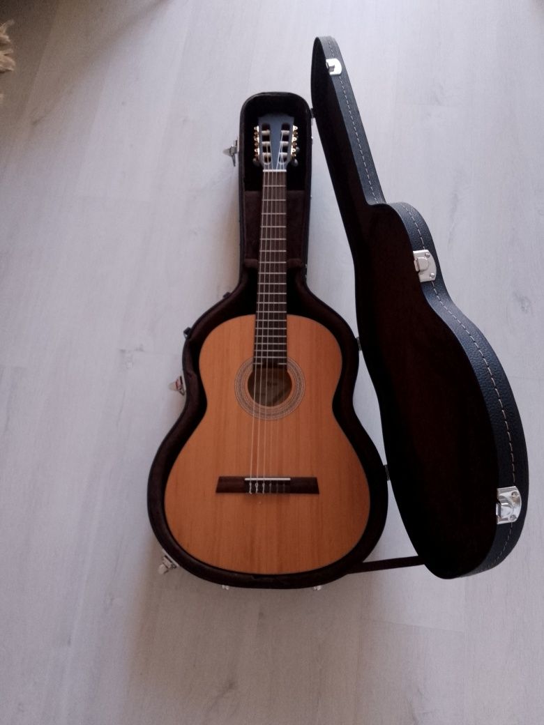 Gitara klasyczna Höfner Hmm-AZM z pokrowcem Ortega