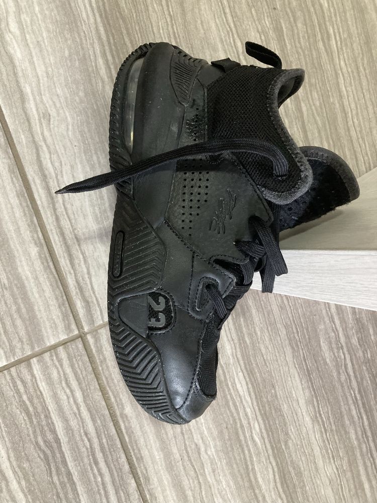 Оригінальні кроссівки Nike