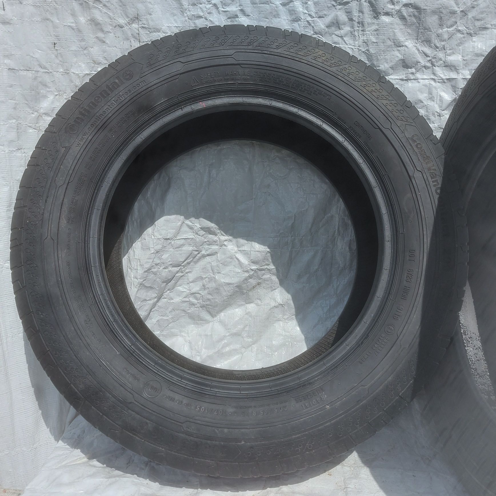 205/65r16c 16c 107/105 t Continental contivancontact 200