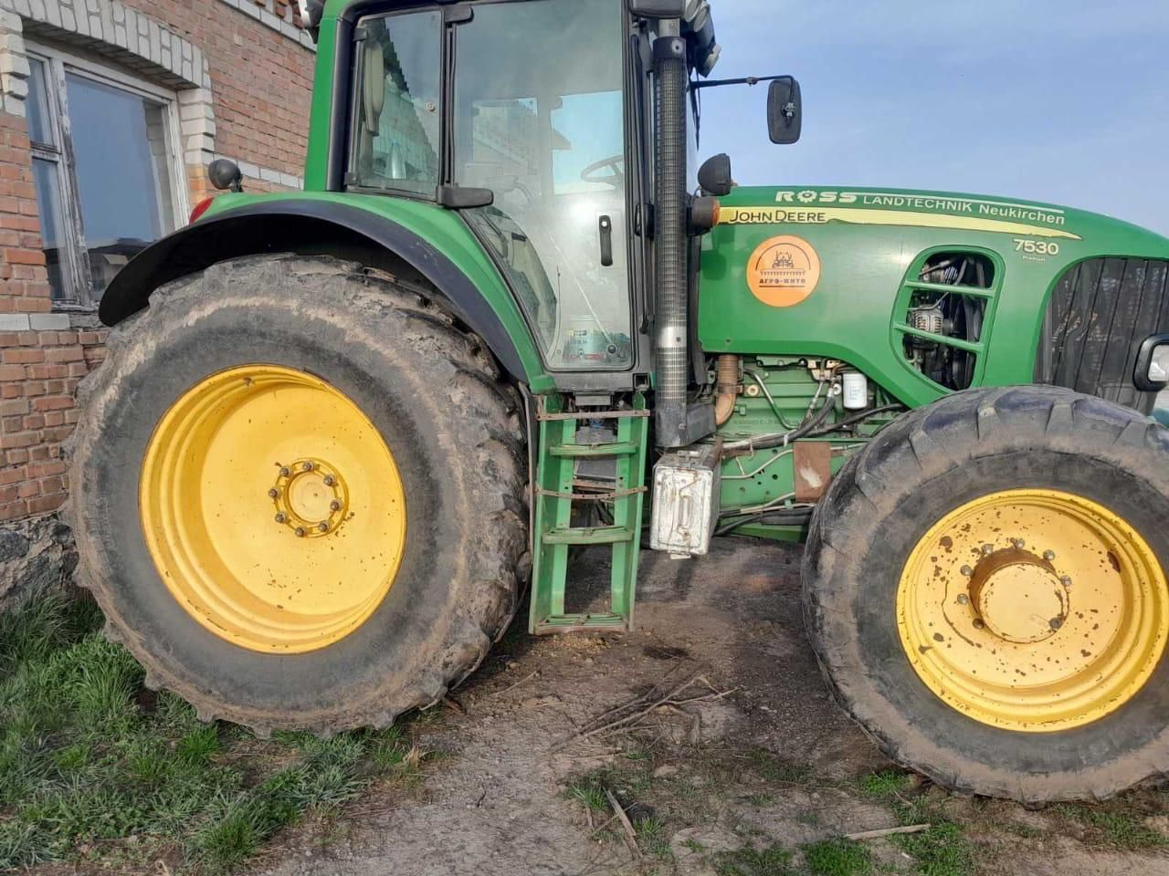 Трактор John Deere 7530