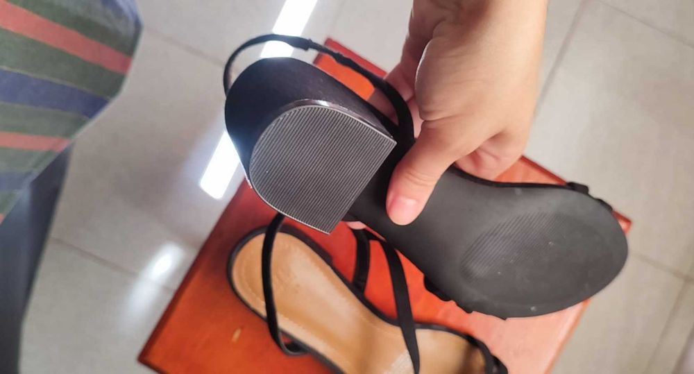 Sandálias salto novas