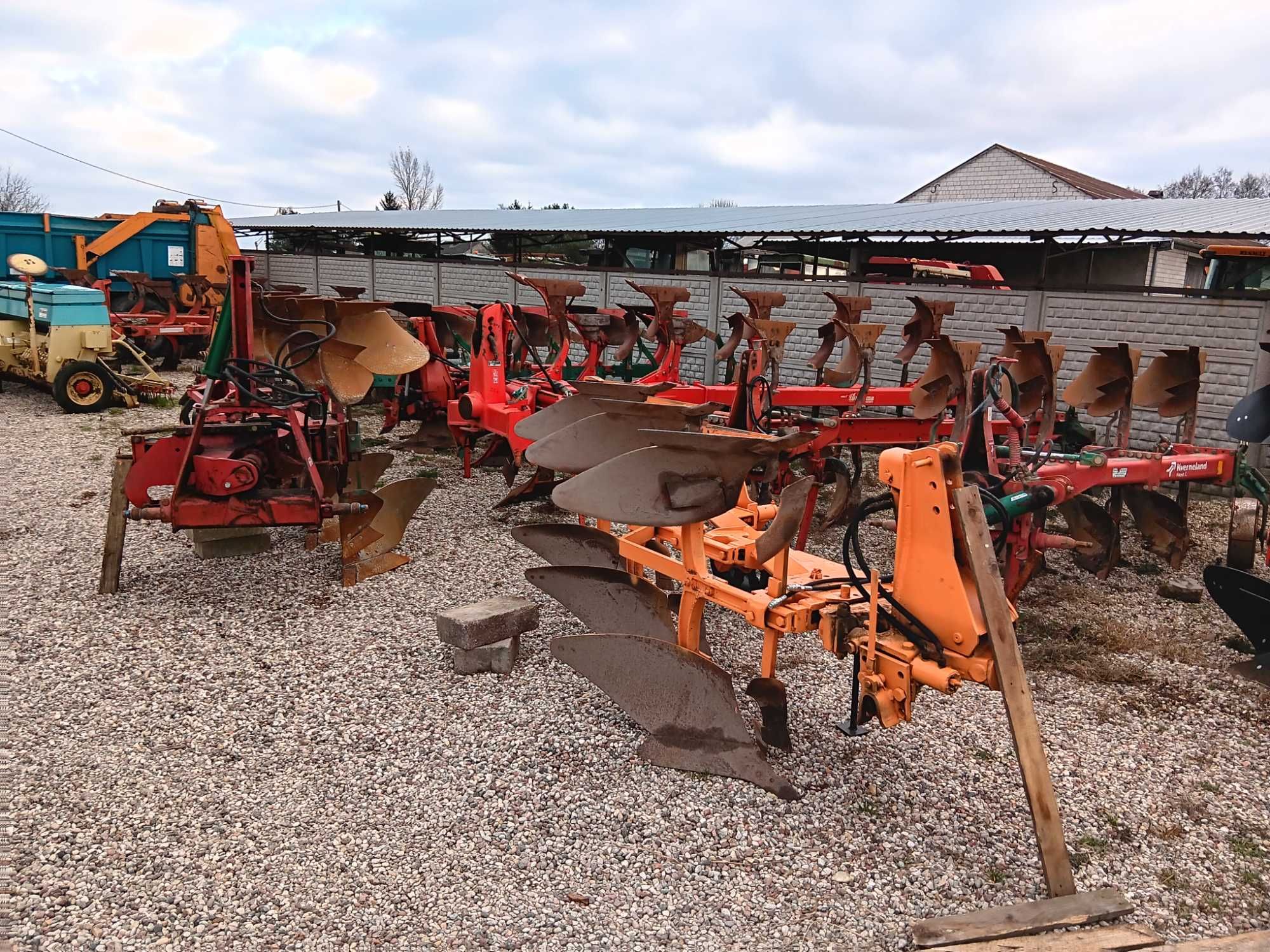 Plug plugi 3-4-5 skibowe obrtowe kverneland kuhn 15 szt