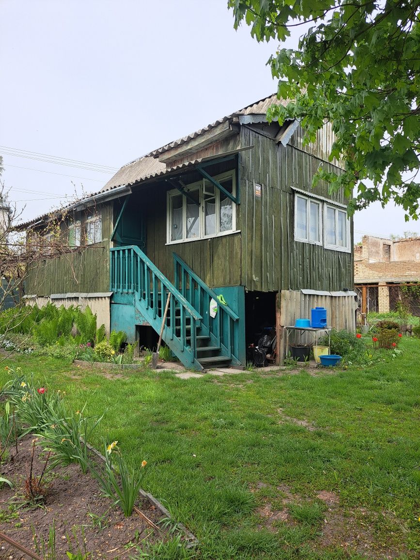 Участок 5 соток с летним домиком возле Десны, 15 км. от Киева.