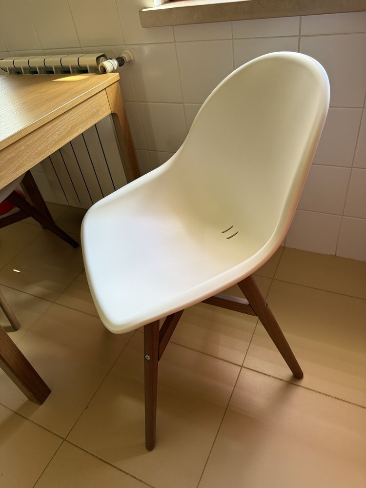 Cadeira estilo escandinavo