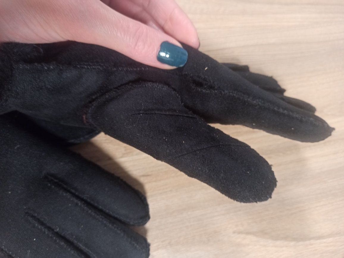 Ciepłe damskie rękawiczki zimowe z futerkiem KappAhl 
Posiadają mini d
