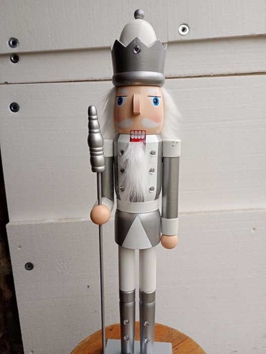 Dziadek  do orzechów drewniany na święta