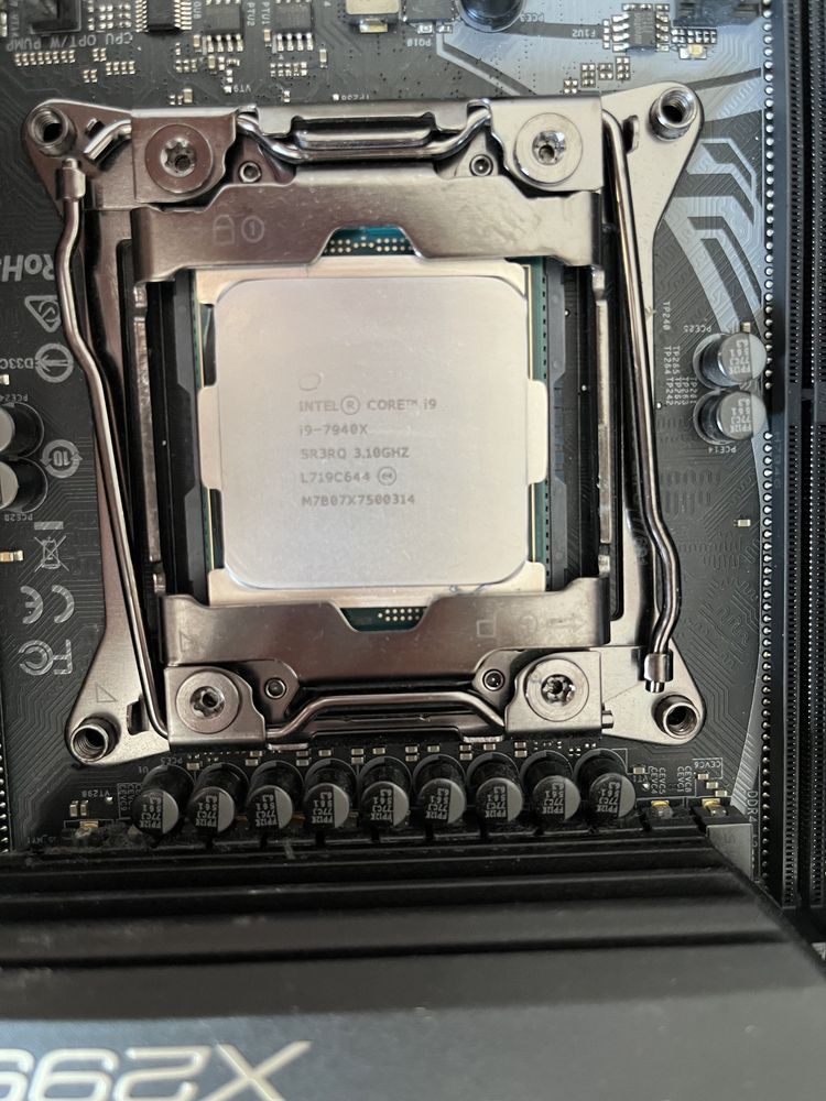płyta głowa oraz procesor intel core 9