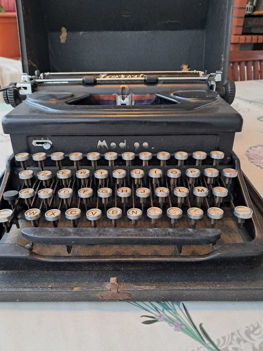 Máquina de escrever portátil Everest Mod.90 Vintage anos 50