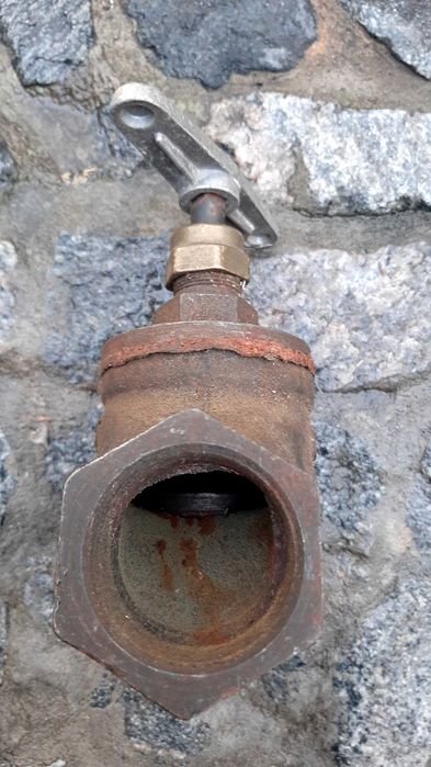 Продам кран водяной