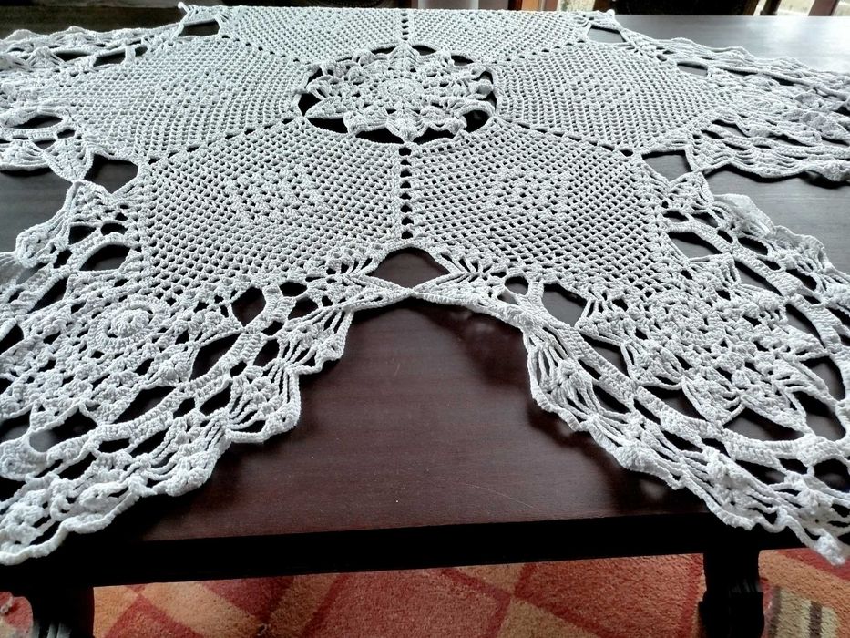 Toalha redonda em crochê feito a mão