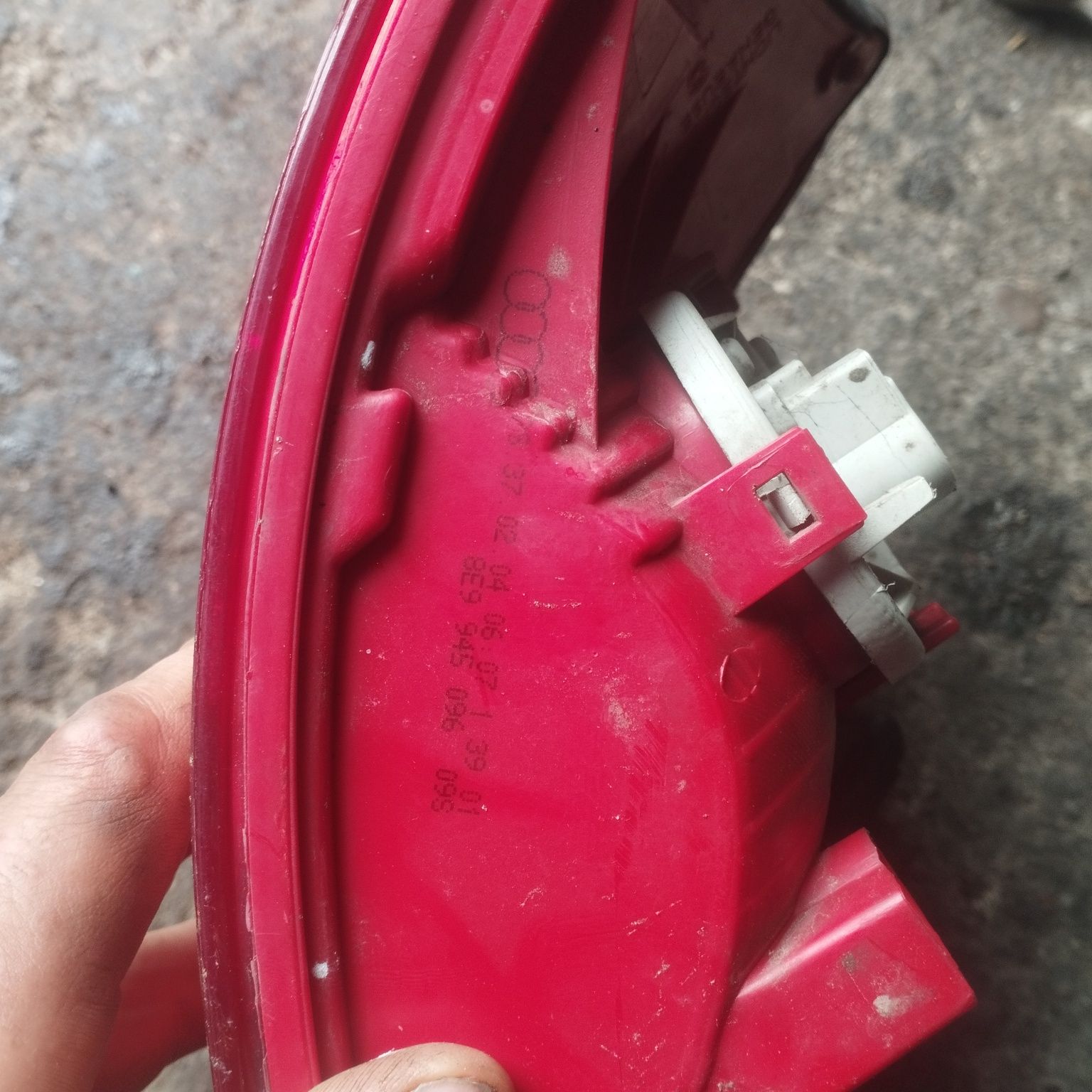 Audi a4 b6 kombi lampa tył prawa kompletna oryginał