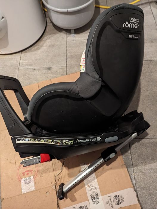 Повлротне  крісло Britax Römer Swingfix i-Size  (не Dualfix), + чохол