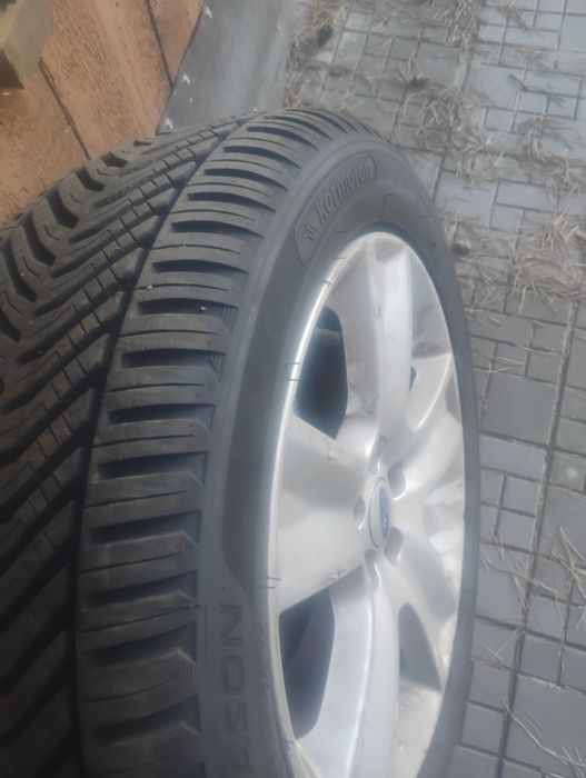 Opony wielosezonowe 215/55 17