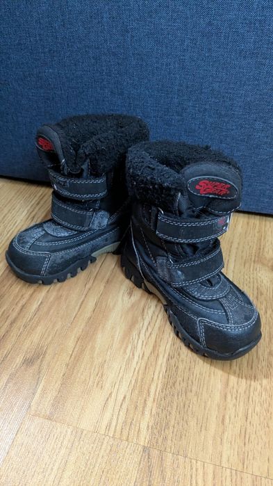 Віддам безкоштовно чобітки дитячі