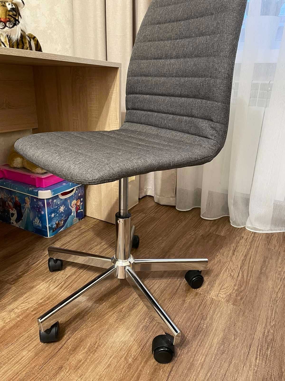 Крісло офісне ABILDHOLT т.сірий/хром