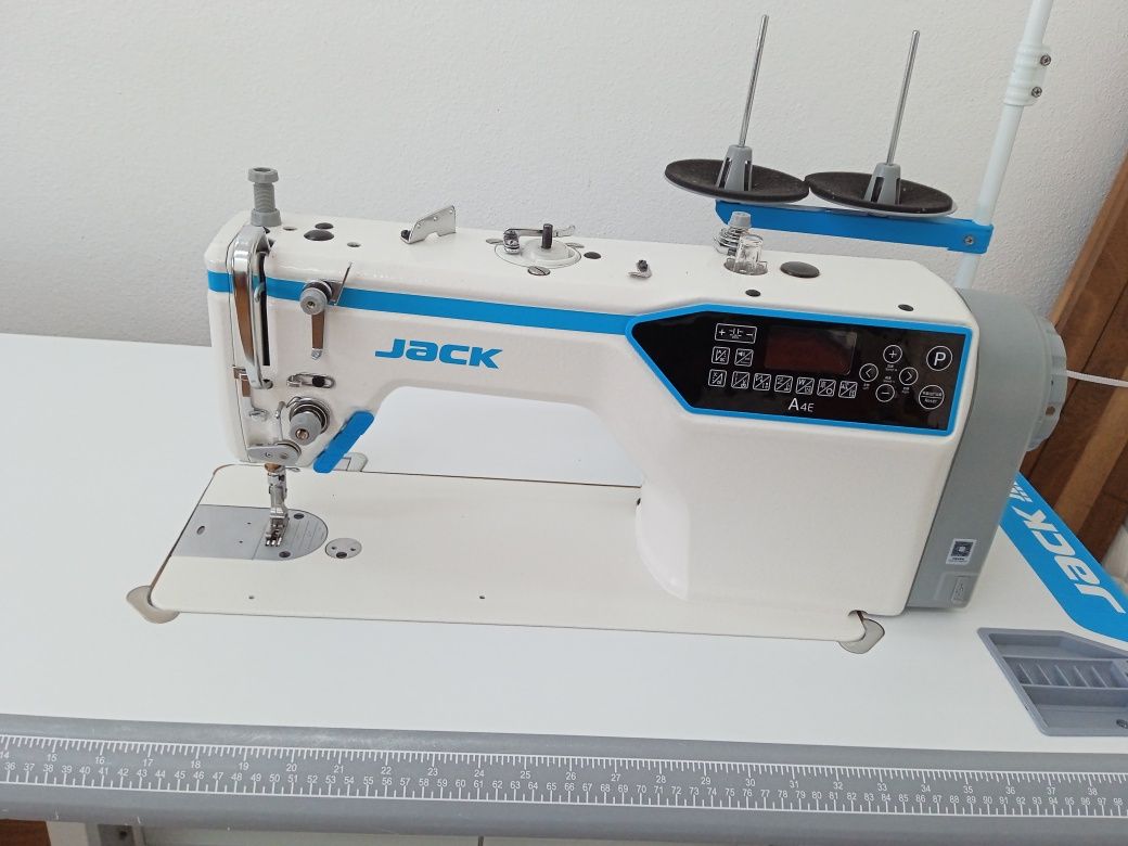 Máquina Jack ponto corrido A4B como  nova