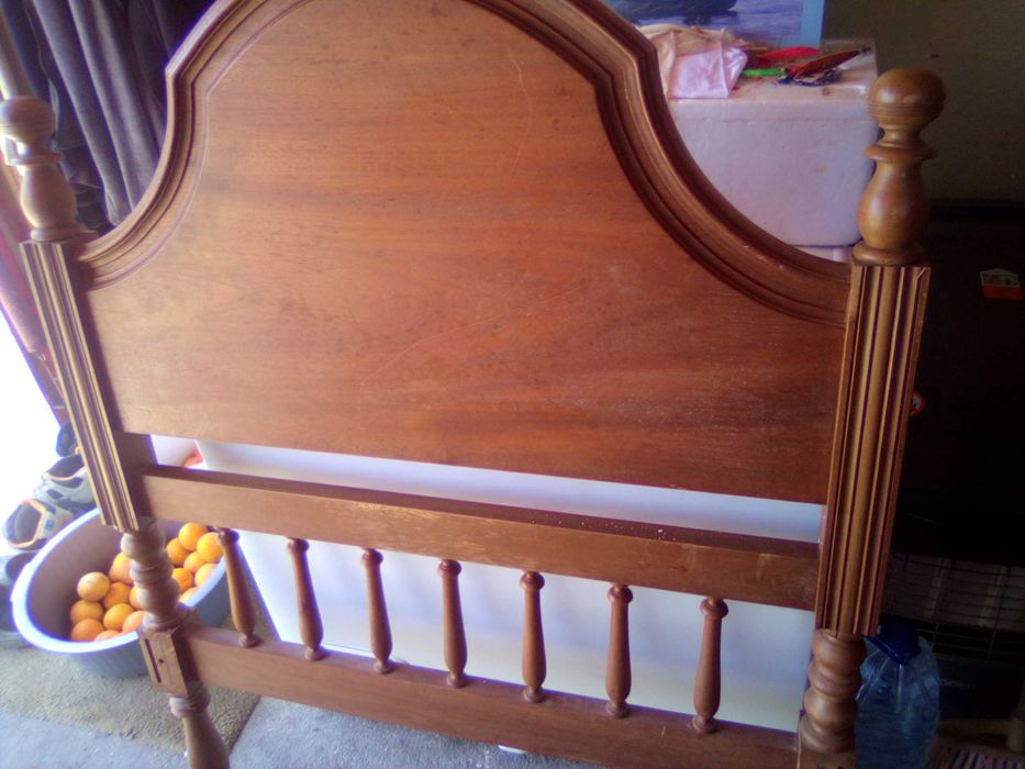 Camas de solteiro normal e corpo e meio