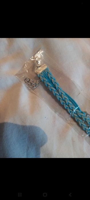 Pulseiras em fita de pele com patinha metálica - Local