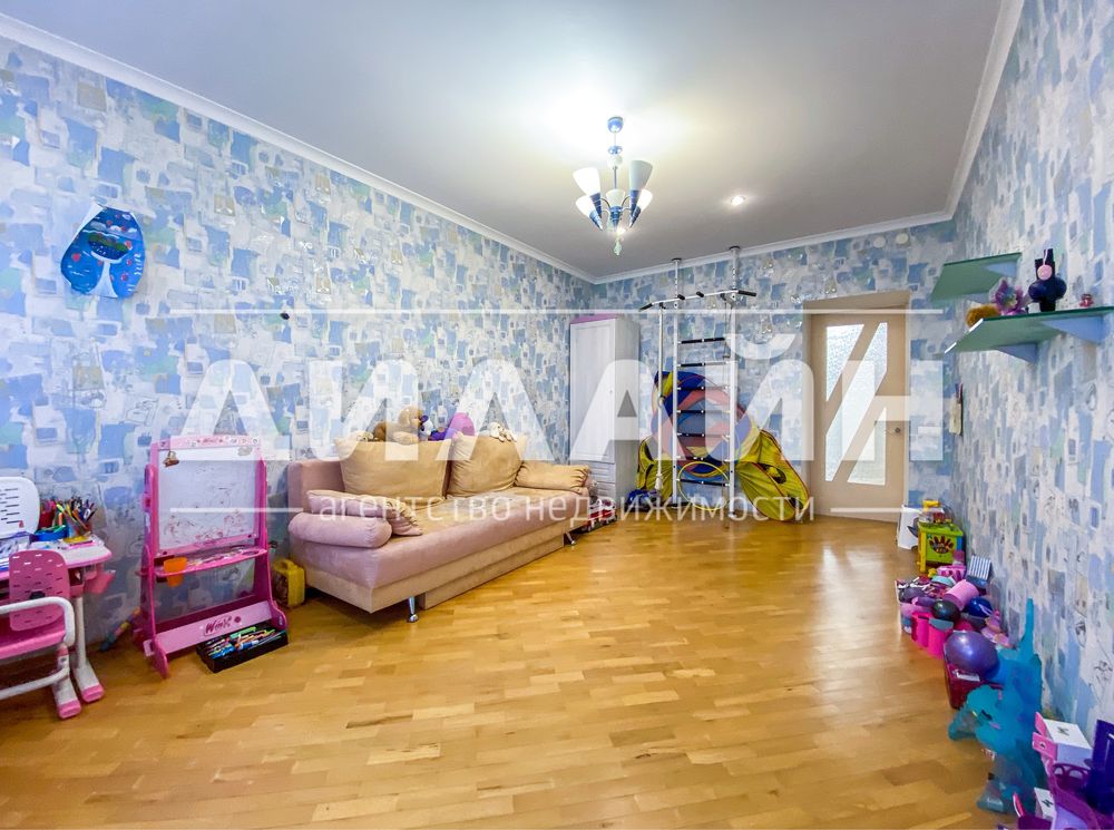 4-кімнатна, 120 м², вул. Олександрівська