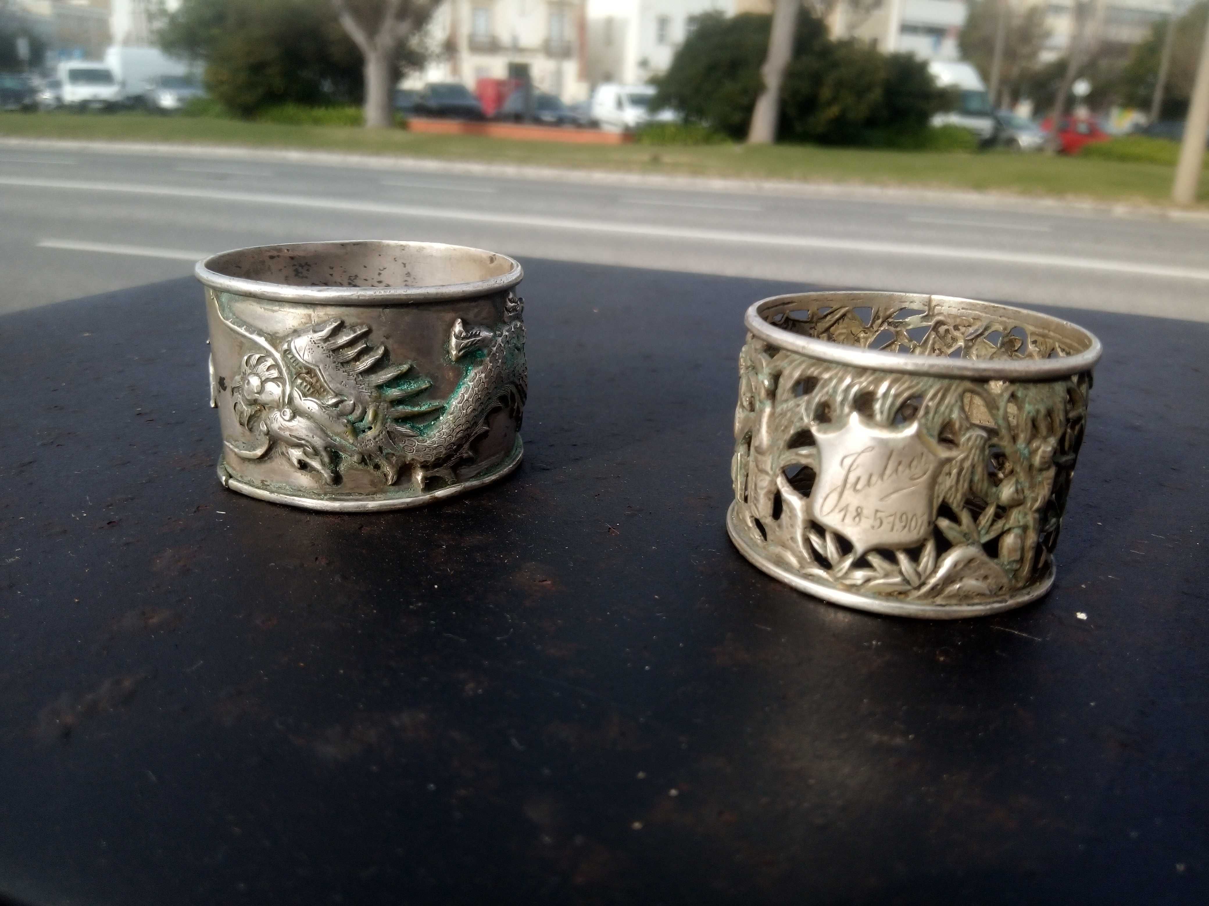 Argolas de guardanapo em prata à venda.