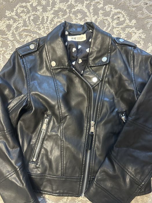 Шкіряна куртка для дівчинки