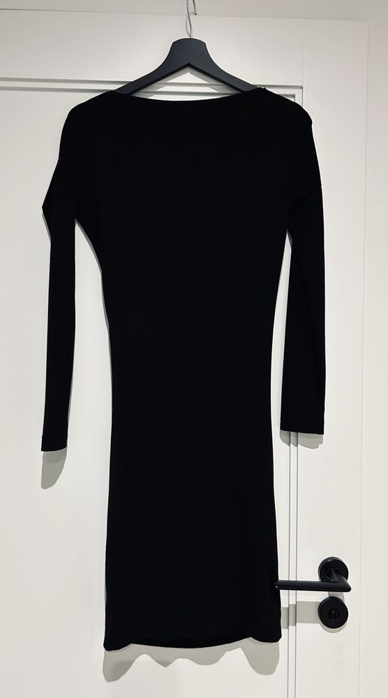 Czarna sukienka Simple z drapowaniem - 67 proc wiskoza - rozmiar S/XS