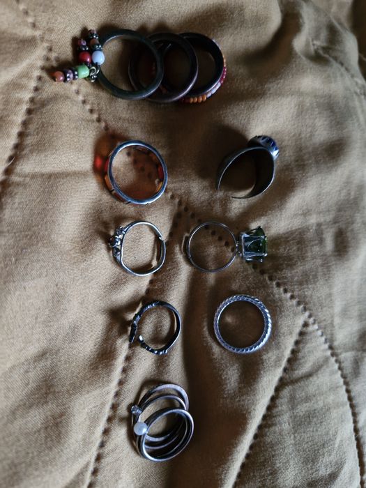 Kolczyki, wisiorki, pierścionki