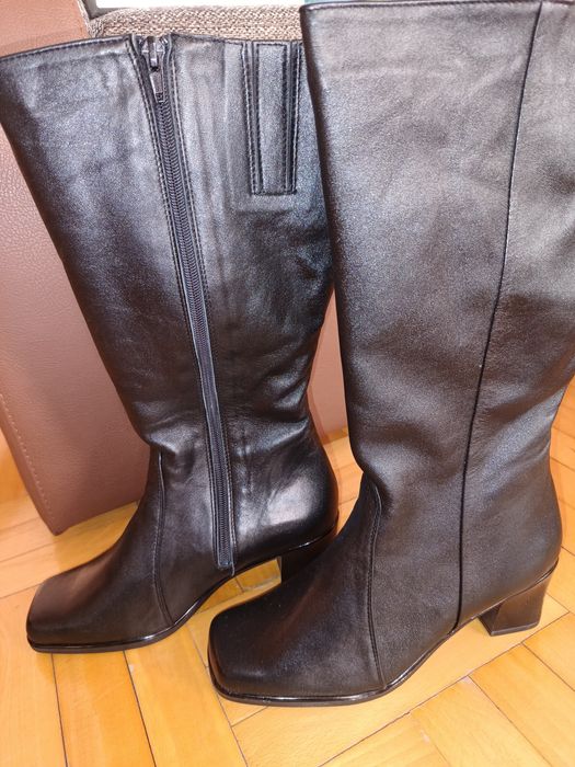 Nowe skórzane kozaki 38