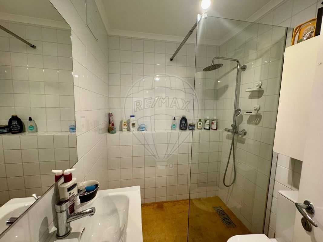 T4 Remodelado c/ Terraço e Sótão – Bairro Salgado, Setúbal | 4 Quartos