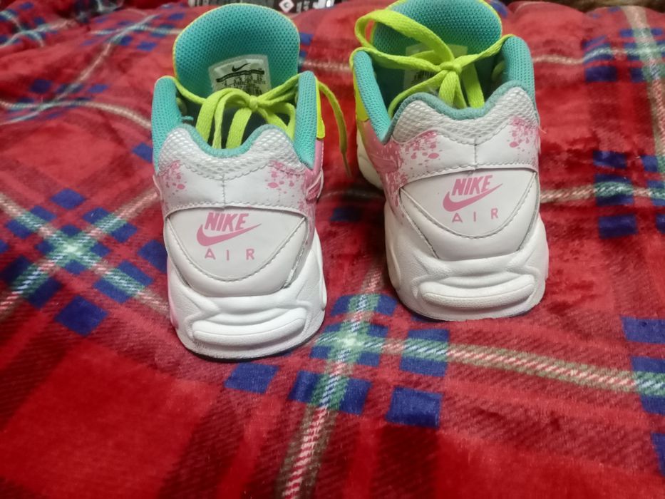 Продам кроссовки nike