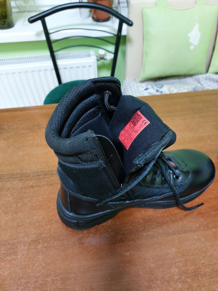 Продам нові берці  "Safety jogger"