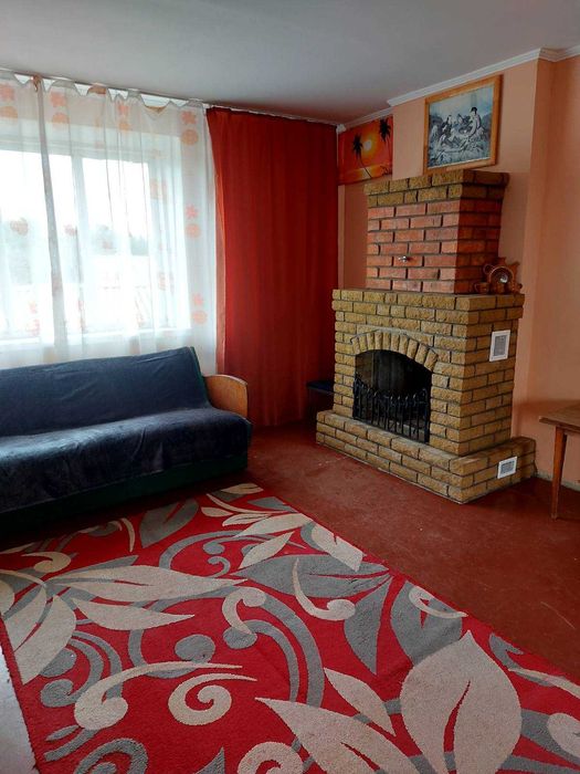 Продаж будинку в мальовничому місці біля водойми з гарним краєвидом