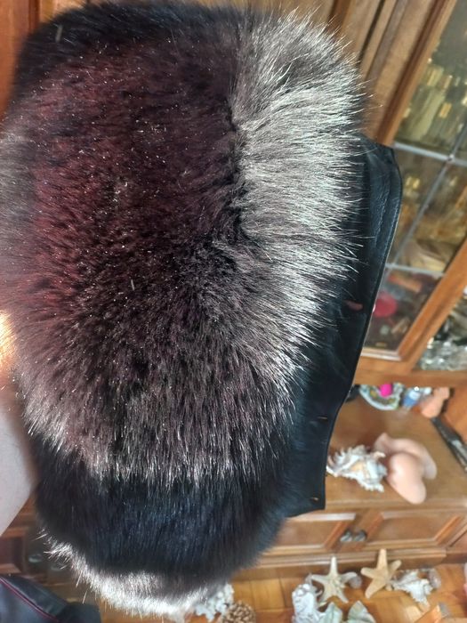 Большой чёрный писцовый воротник на коже