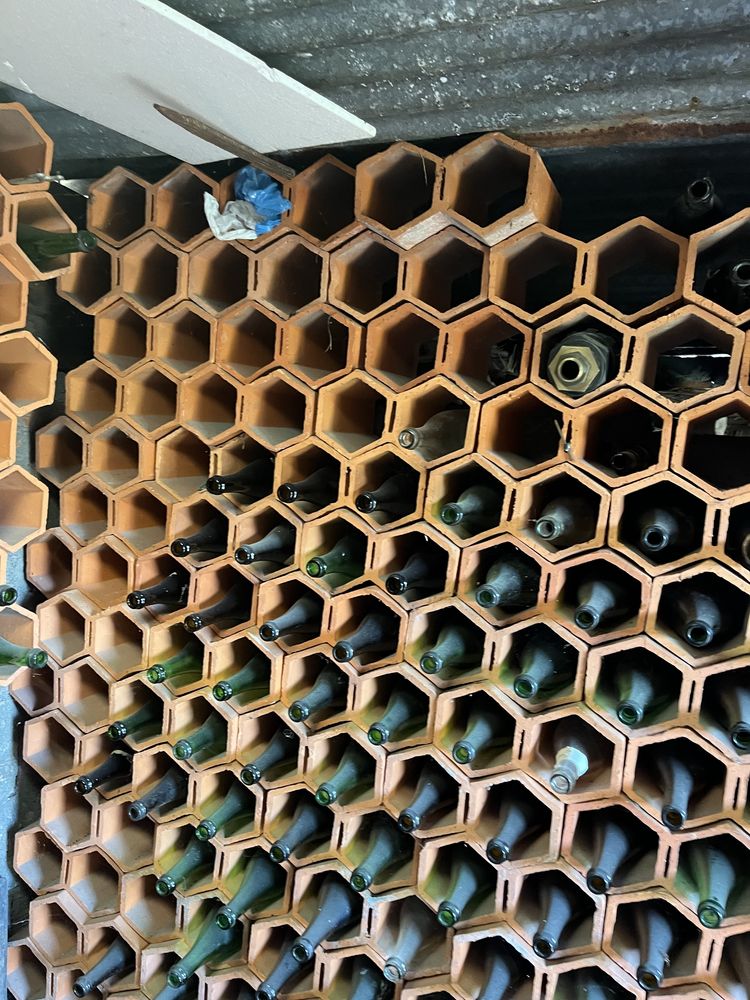 Vendo garrafeira para por garrafas de vinho