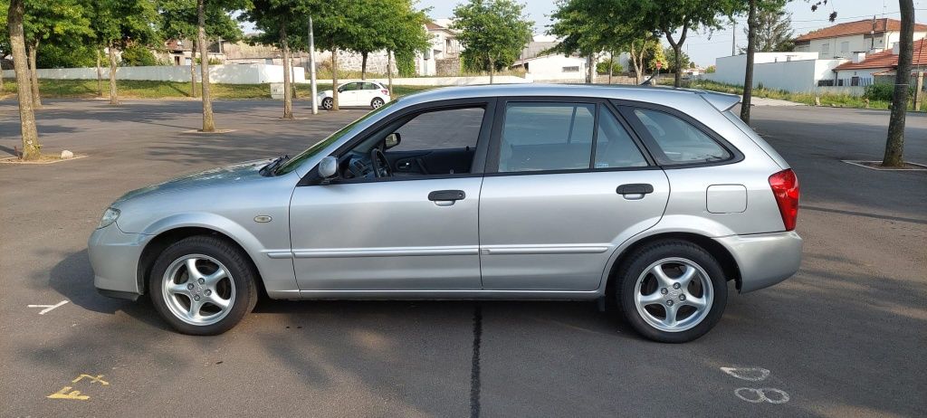 Mazda 323f de 2002
