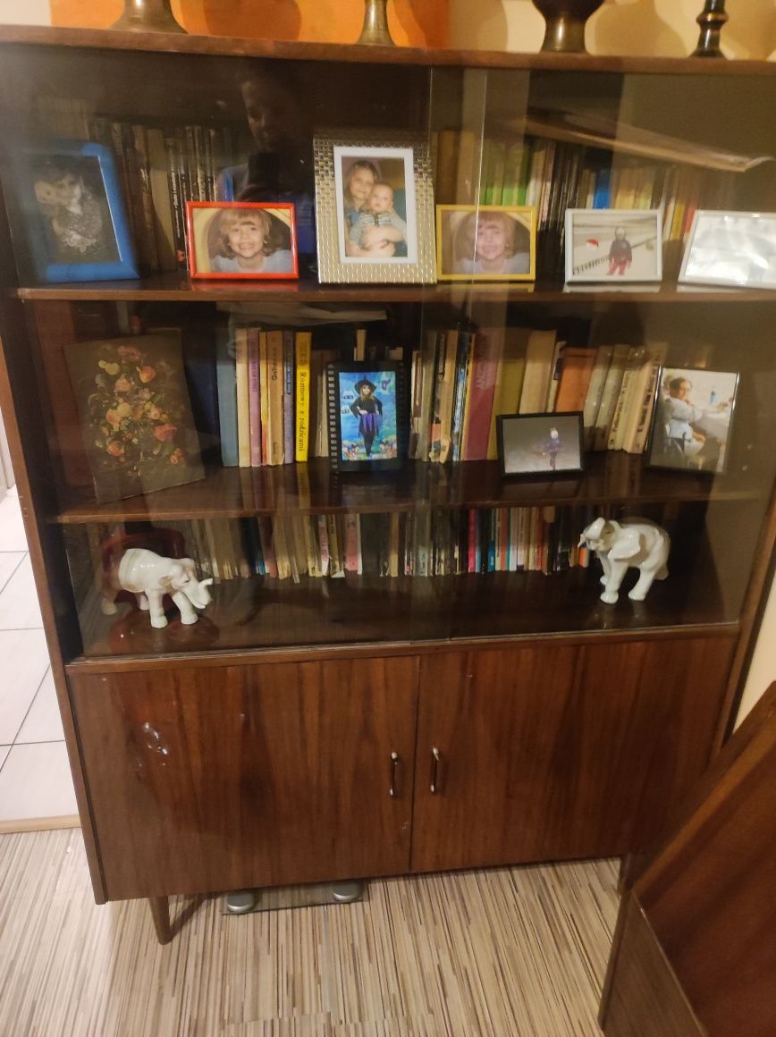 Komoda/ Witryna na książki