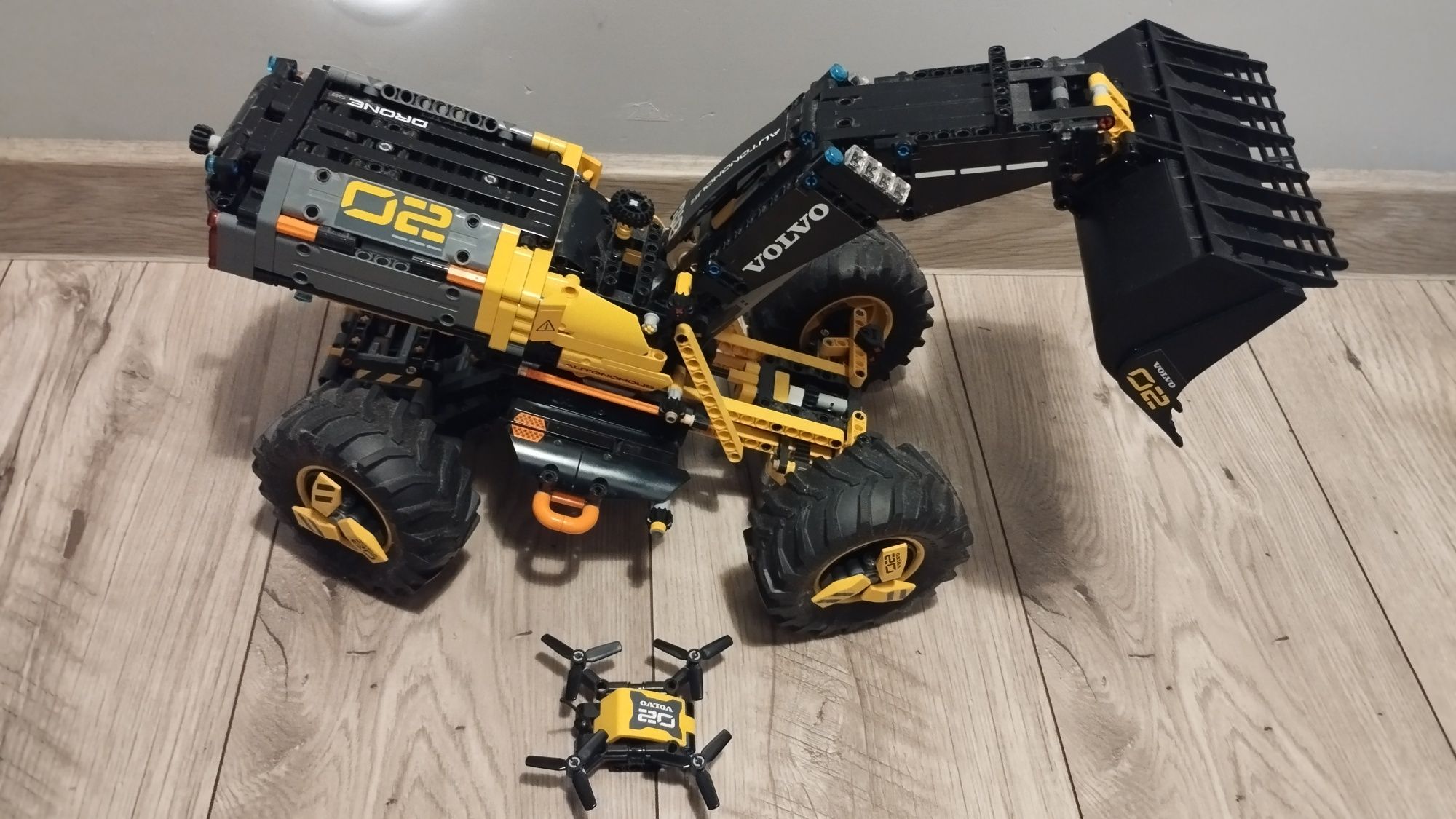 LEGO Technic, klocki Volvo ładowarka kołowa ZEUX, 42081