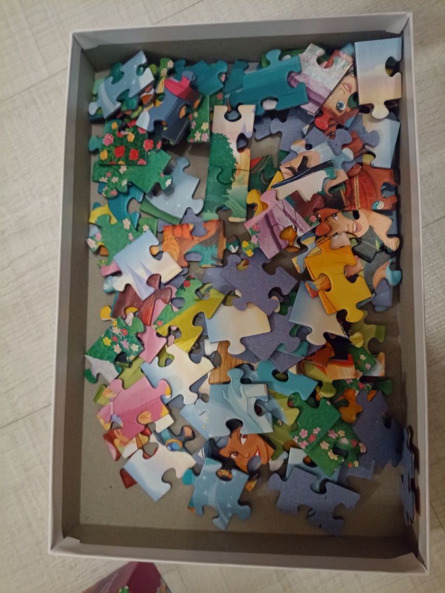 Puzzle trefl 120 puzzli księżniczki pędzle z Disneya wiek plus 5