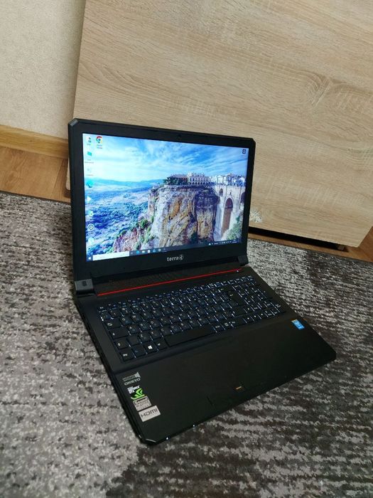 Игровой ноутбук 2гб видео/16гб оперативной