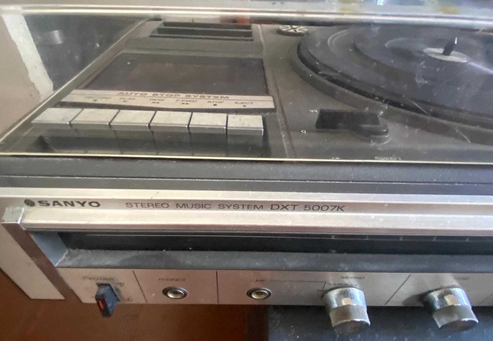 Sanyo music system DXT 5007K (sistema de som antigo)