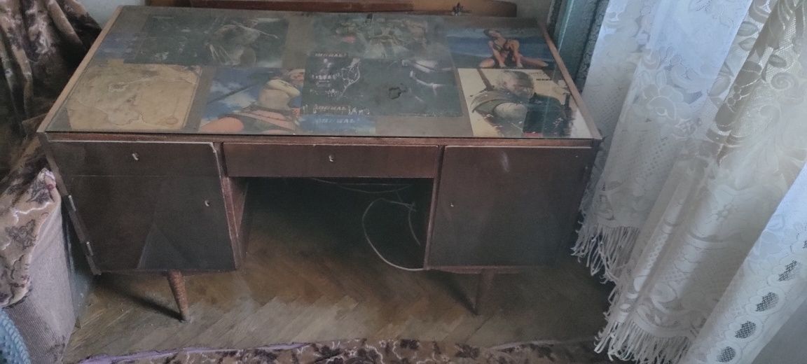Продам письменный стол.