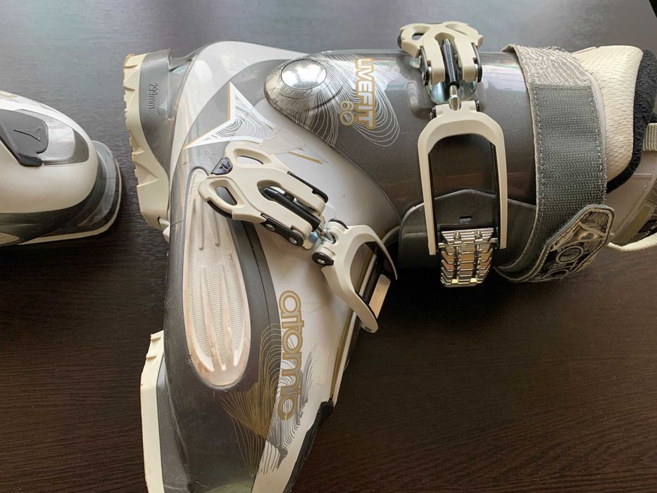 Горнолыжные ботинки Atomic Live Fit 60