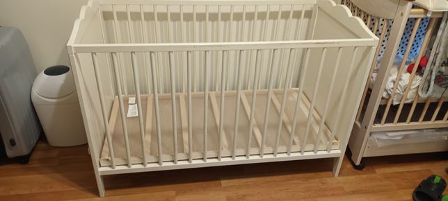 Białe łóżeczko niemowlęce 120x60 używane + materac