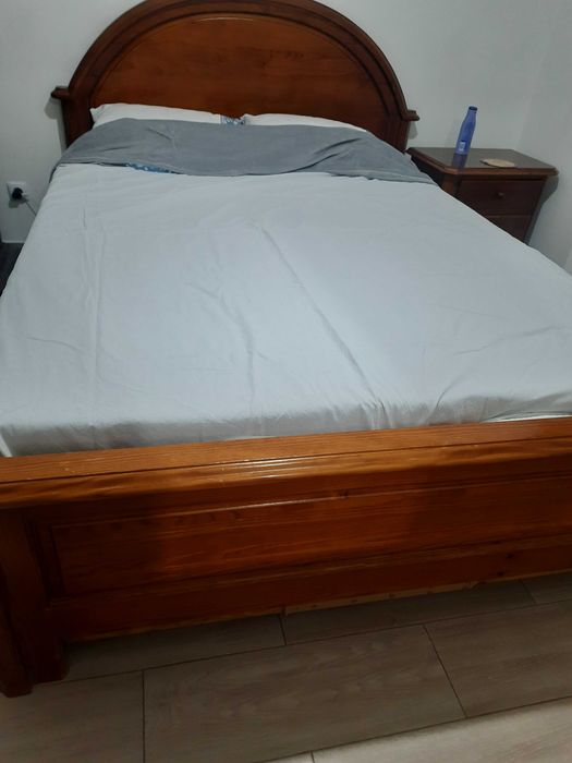 Cama de casal , com estrado e 4 gavetas