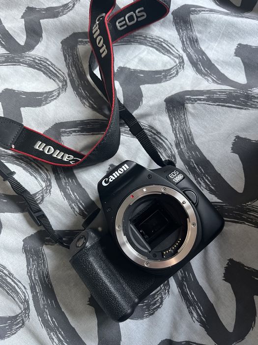 Canon 1300d c/ mala e acessorios