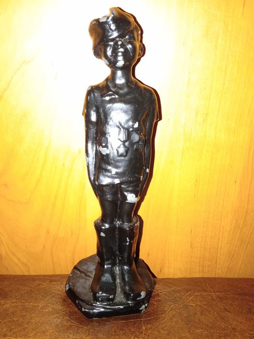 Статуэтка      Мальчик