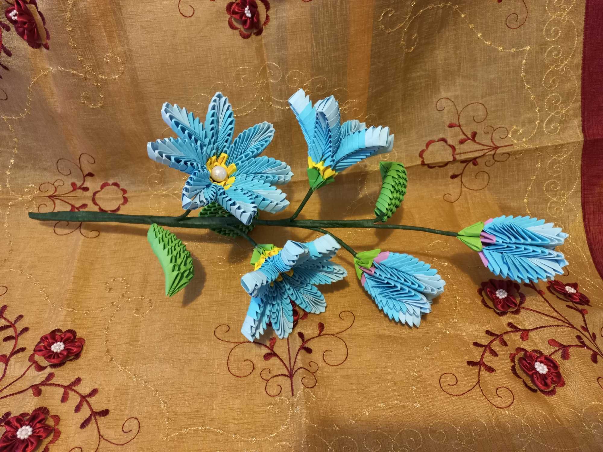Cudny bukiet niebieskich kwiatów z perełkami (rękodzieło origami) 55cm