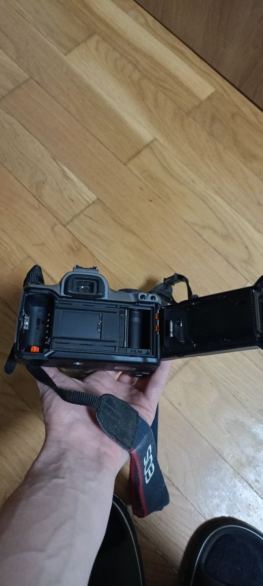 Продам дзеркальнийфотоапарат Canon EOS 300V