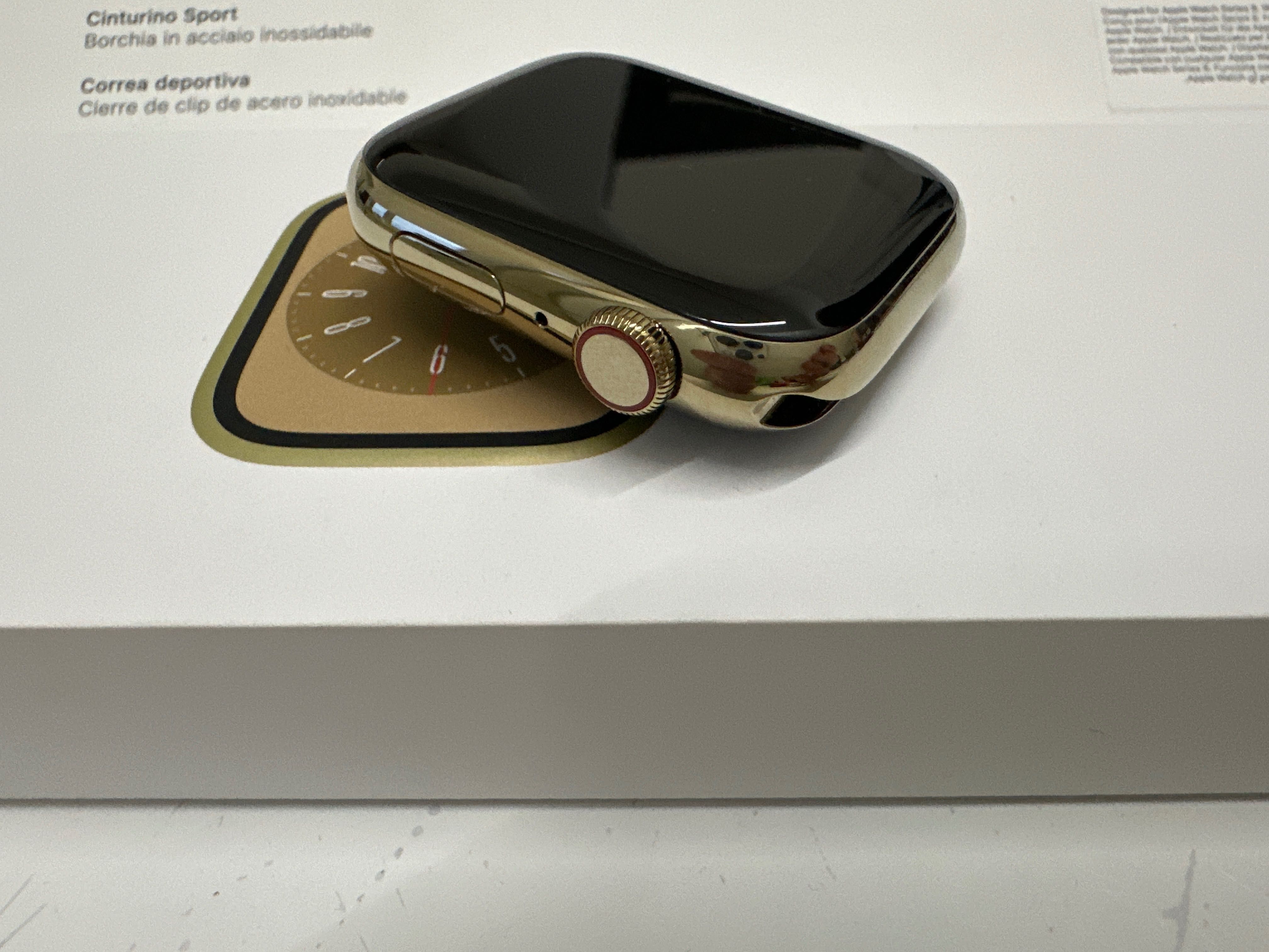 Apple Watch s8-45 stainless steel case. Gold